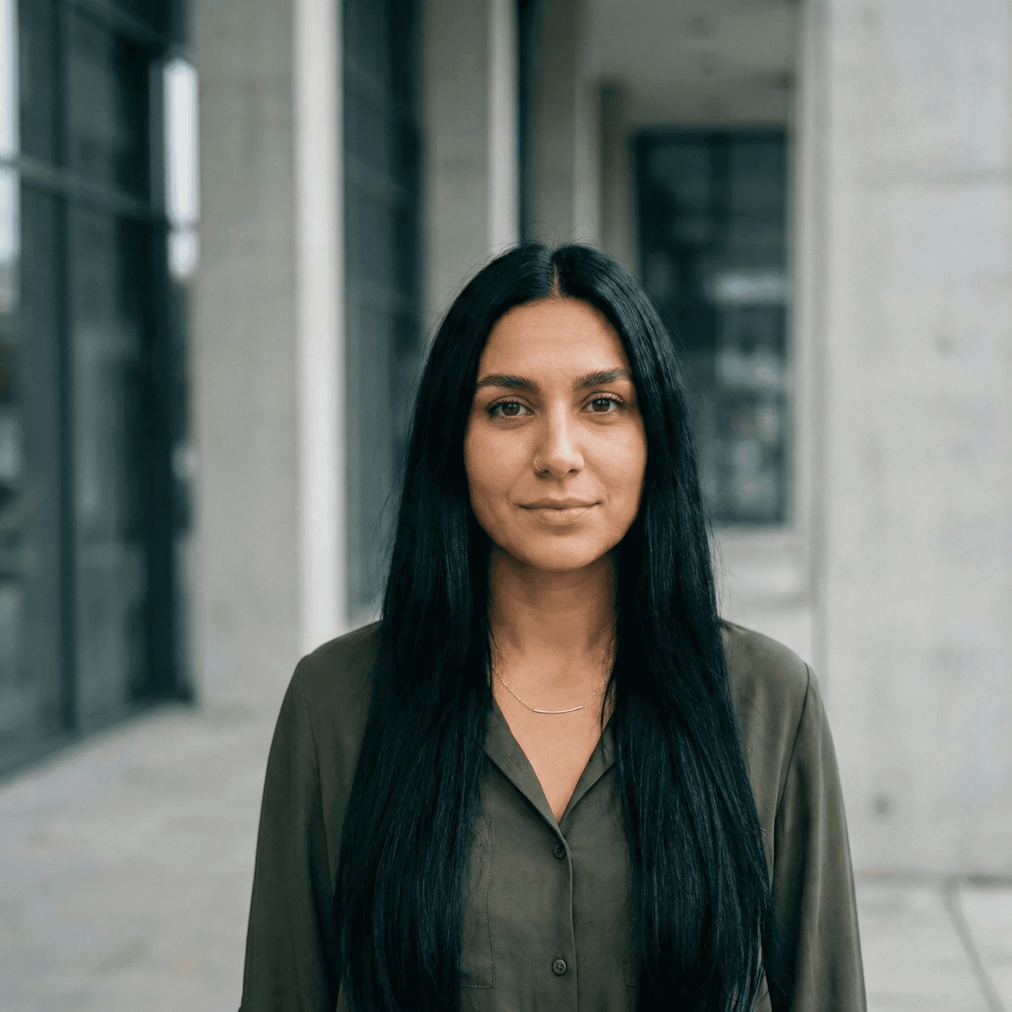 Thumbnail after - Woman casual to professional transformation